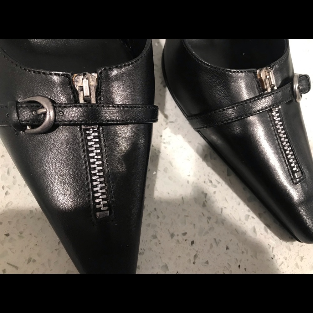 Bebe pointed toe shoe